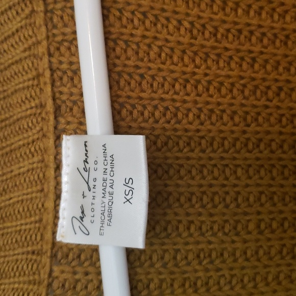 Cardigan - Picture 2 of 4